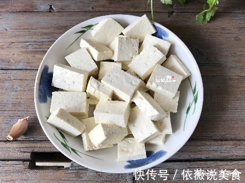 豆腐如此做,外香内嫩,汤汁浓郁,孩子很爱吃,连吃两天还不腻