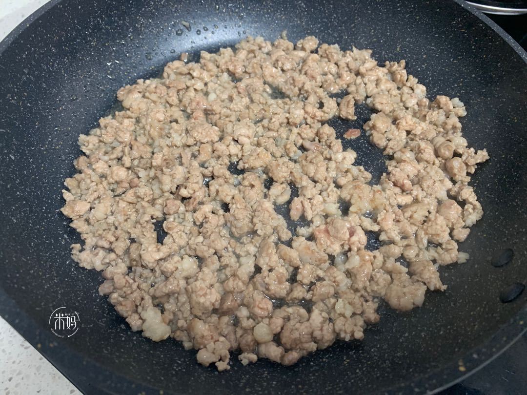 这菜鲜香下饭，不油腻，好吃得不得了，就连朋友都在讨着要秘方