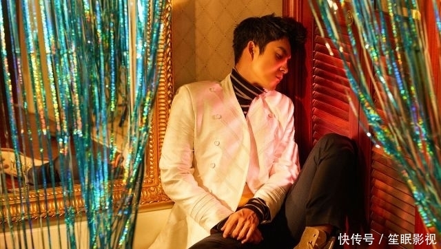 东君|韩东君在复古光影间演拍摄写真 色彩流转中领略先锋艺术魅力