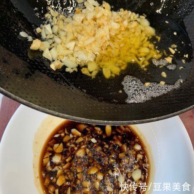 家常|人气家常下饭菜蒜蓉粉丝蒸丝瓜，一秒征服家人的胃