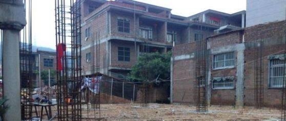 老房子|晒晒我家的新别墅,200万建好包装修,在我们村还排不上名次