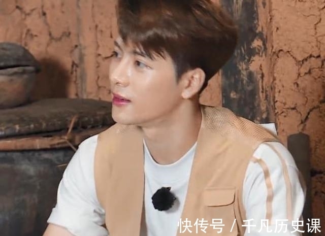 紋身|錄《奔跑吧》不能有紋身，王嘉爾花式遮擋，原諒我笑出了聲