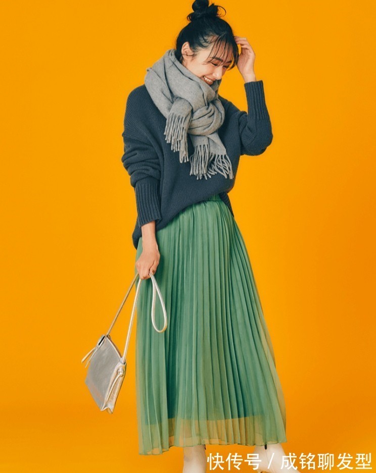 外套|四十多岁的女人不要穿得太鲜艳,看看日本模特的穿搭,简约又时尚