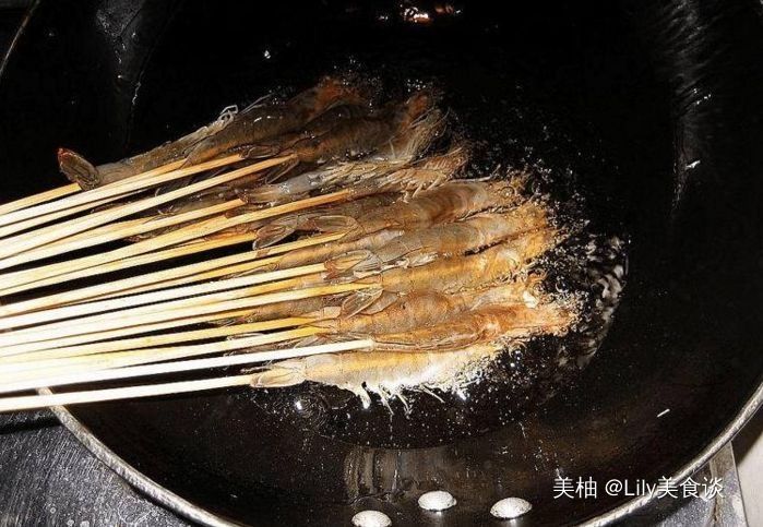 虾别再煮着吃了,我换种做法外酥里嫩,老公一口气干掉一盘,佩服