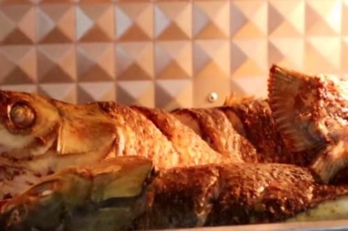  想吃烤鱼|烤鱼这样做又香又入味，加自己喜欢吃的配菜，边吃边煮，越煮越香