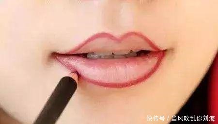 嘴唇|涂口红时,最好避开4个“低级错误”,很多女生不懂,难怪老掉色!