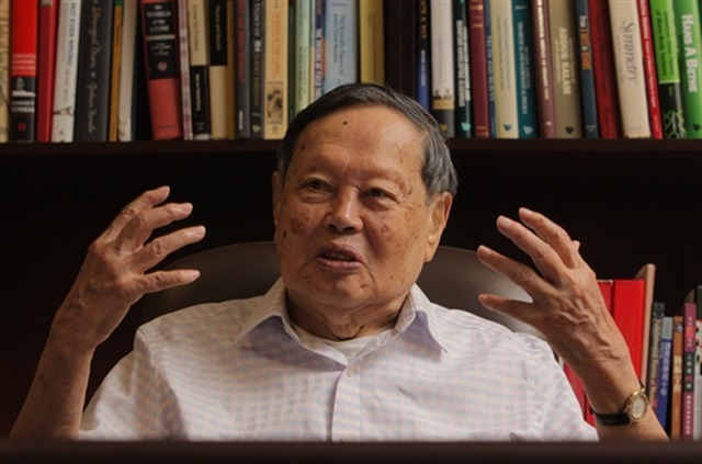 杜聿明#2004年,杨振宁和启功谈书法:我岳父杜聿明的字也很好