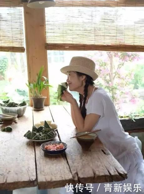 桃花源|20多岁的年龄差距,却把一个破烂的农家小院变成了“桃花源”