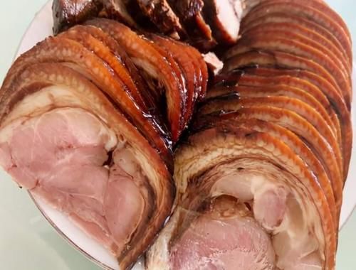 快过年了，卤上一锅肉，驱寒保暖咸香入味，待客吃过瘾更大方