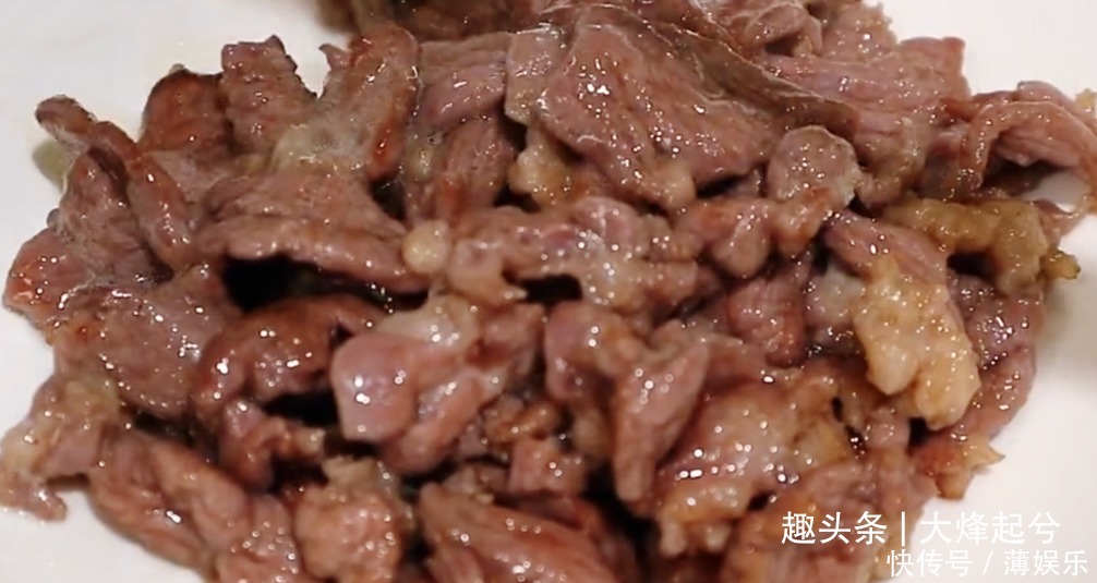 牛肉怎么炒嫩滑不柴,分享一种做法,鲜辣嫩滑下酒又下饭,过瘾