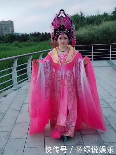 新娘为拍婚纱照连续换上三套衣服，成片新娘却美得令人窒息！