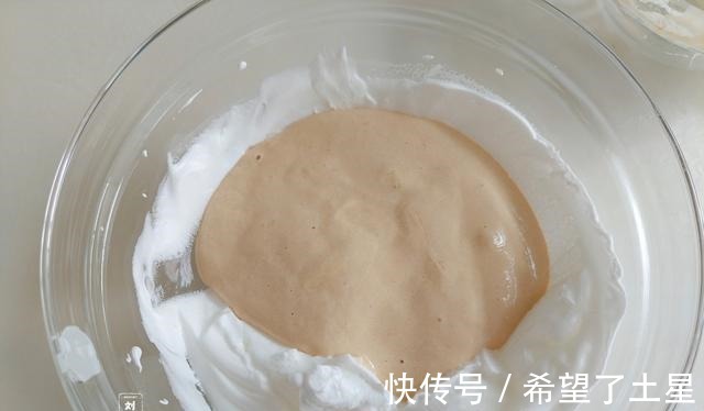 蛋糕|用平底锅也能做蛋糕,做法简单松软可口,孩子抢着吃!