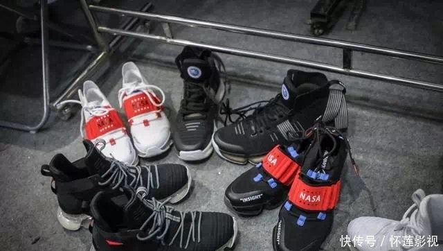 官宣!上架5分钟揽4000万,王一博与安踏能创造「Dunk传奇」吗?