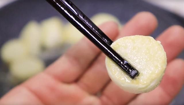 豆腐|豆腐搭配金针菇这样做,简单又美味,上桌家人都爱吃,给肉都不换