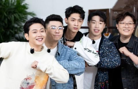 看齐 孟鹤堂在《斗笑社》夺冠,转身又参加新综艺,这是要向郭麒麟看齐啊