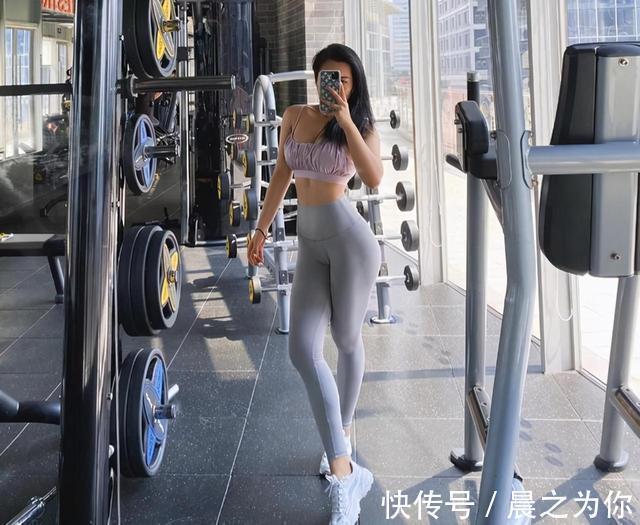 小姐姐|臀围83CM的00后小学妹，“沙漏身材”十分惹火，又一枚实力派后浪