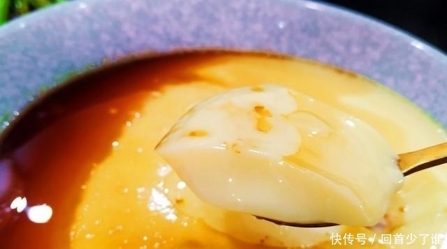 蒸鸡蛋羹时,牢记“加3样”,蛋羹细嫩鲜美,光滑如镜