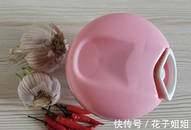 每件不超过10元的10件小物品，是厨房大帮手，赶紧收藏起来！