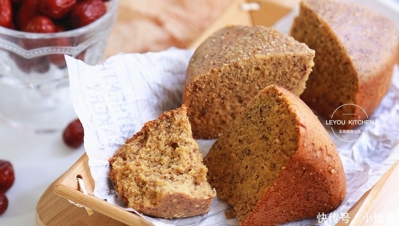 想吃枣糕,用电饭锅就能做,不用打发,不用发酵,拌好面糊就入锅