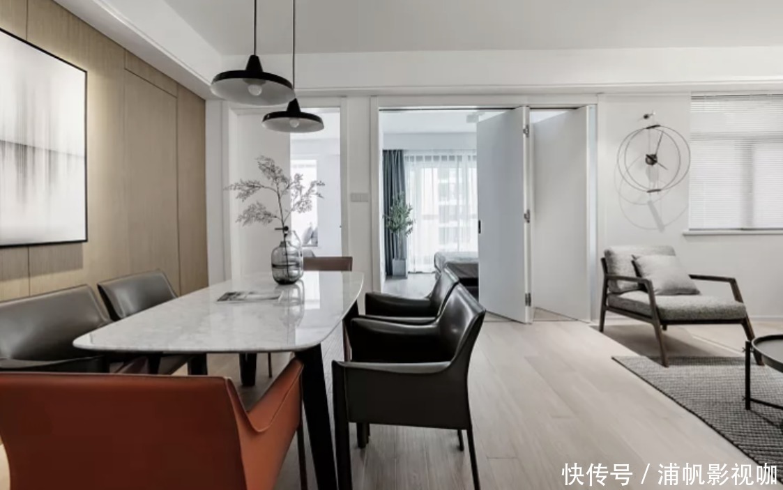 瞬间|装修时房门别装单开门了，他家这么设计，让全屋瞬间放大一倍