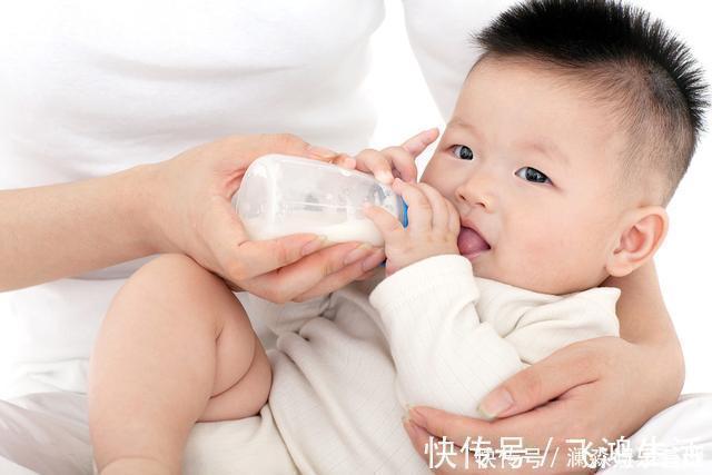 臭臭|1岁娃公交车上憋不住想拉臭臭,妈妈的做法赢得全车人点赞