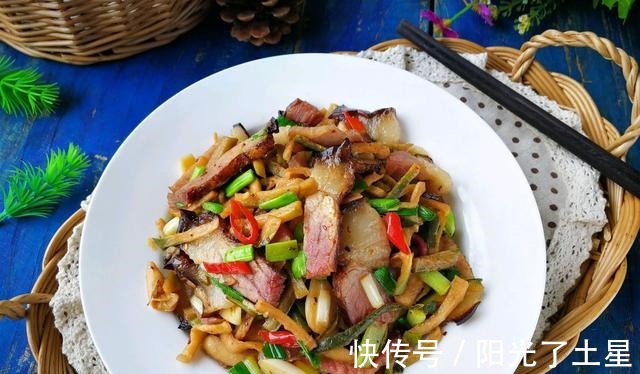 腊肉|8月吃什么这道家常菜占有一席之地,下酒下饭!