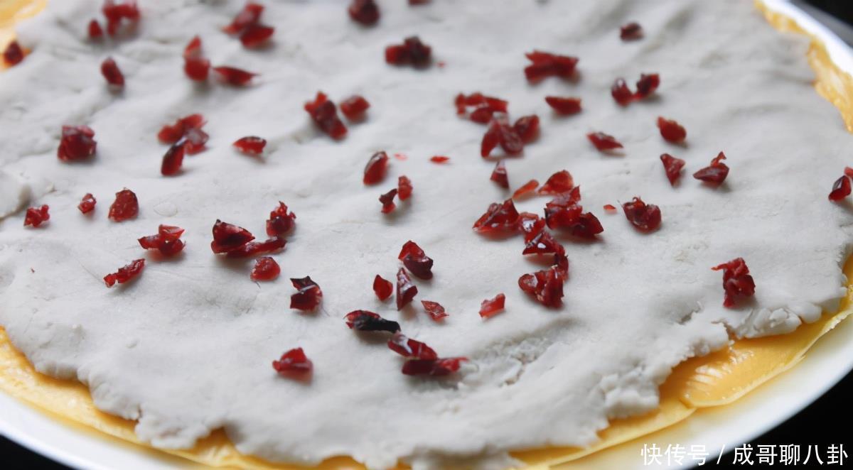 芋头新吃法,一蒸一卷,营养美味颜值高,比买的甜品还好吃