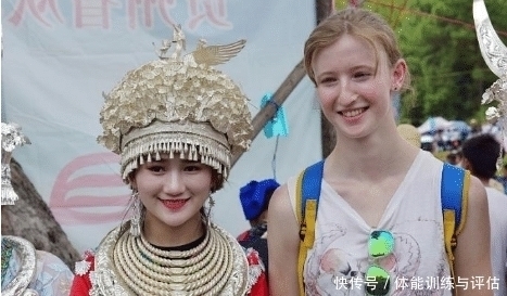 苗族|苗族姑娘我们的银饰物美价廉，为何没人肯买游客我们又不蠢