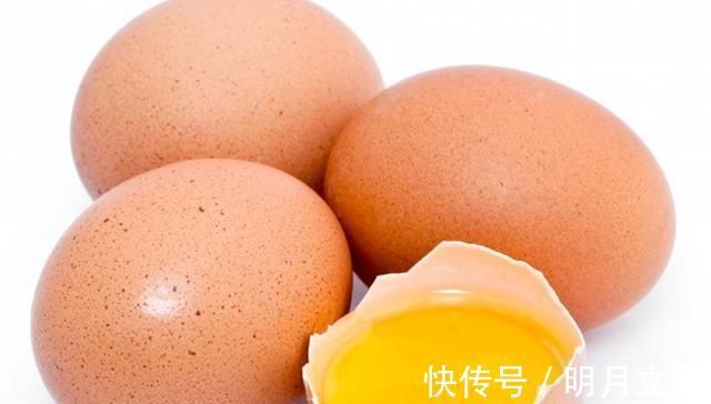 蛋黄饼干|鸡蛋别再炒着吃了，学会新吃法，做成小零食，香甜酥脆，家人爱吃