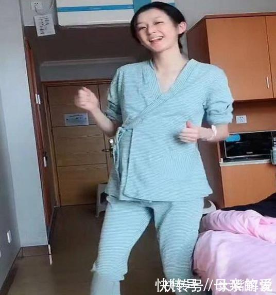 怀孕|“最苗条孕妈”走红,病房内跳舞催生,网友疑惑:真的怀孕了?