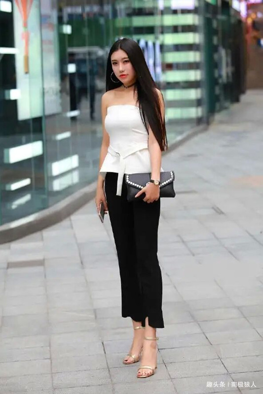 美女 精致美女搭配高跟凉鞋,显得身材高挑靓丽,展示贵气风范