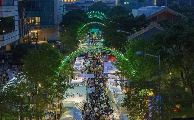  幸福感|“烟火气”点亮夜经济逛吃逛吃的夜市很繁华，满满幸福感