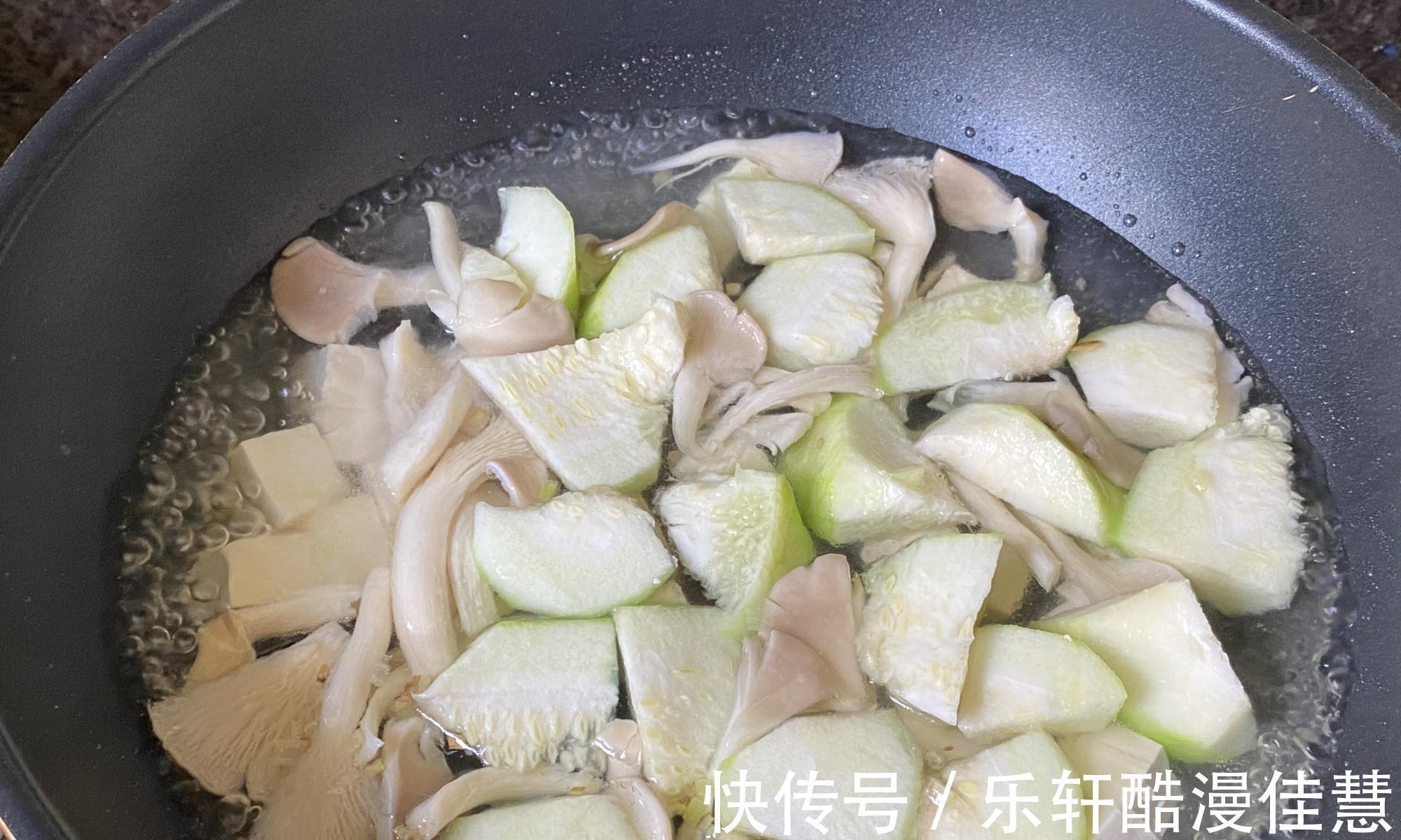 丝瓜|入秋后,给孩子多喝这道汤,简单好喝又营养,孩子长个正需要