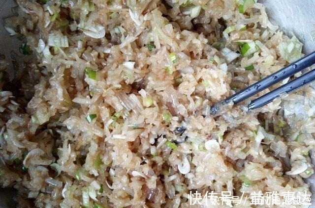 搅拌均匀|萝卜粉条包子，萝卜焯水有那么重要吗教你一招，天天吃都不够