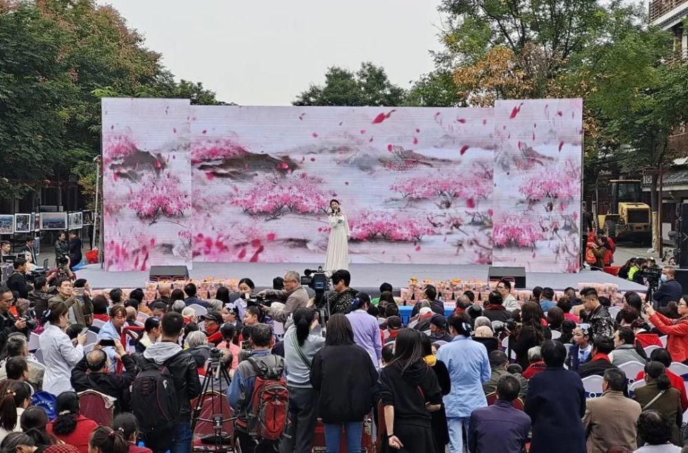 生活|热闹！汉中这里今天举办重阳演唱会