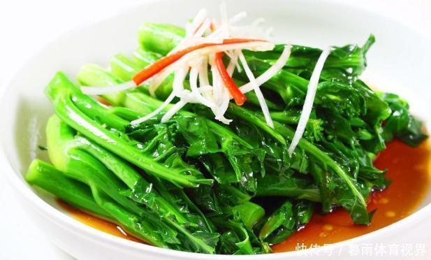 加上|不管炒什么青菜,下锅前加上这个食材,菜叶绿的发亮