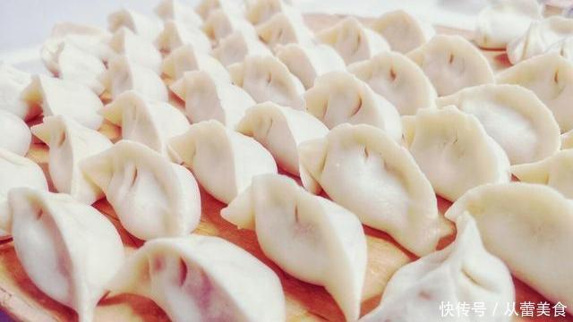 饺子别直接放冰箱，饺子店老板教我一招，放半年吃着也像刚包的
