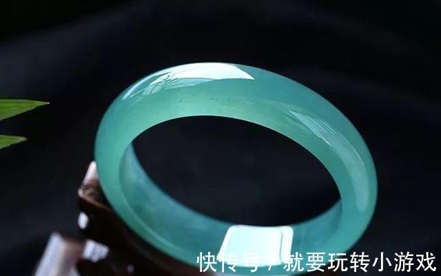 场合#无论什么样子的场合,佩戴精致的翡翠,都是非常合适的