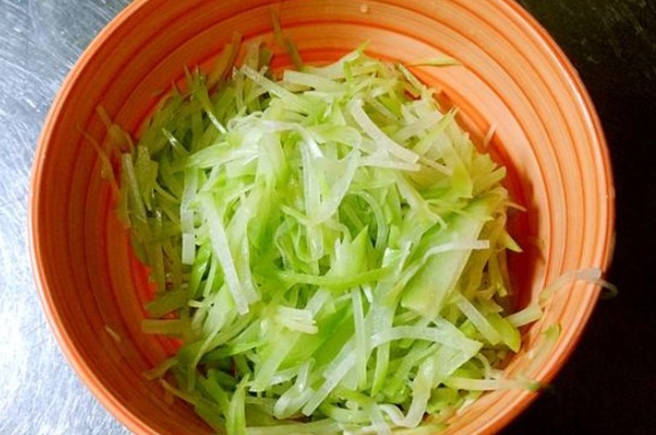 黄头罐头|夏季别只吃黄瓜，有三种瓜含铁量是红枣的六倍，女性多吃补血