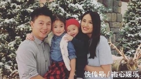 女儿|产房门前三个爸爸拼二胎女儿,听到护士的话后,表情太有意思了