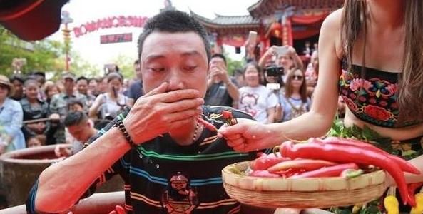 胃部有疾长寿难，生活中尽量少吃6类食物，尤其前2个，养胃保健康