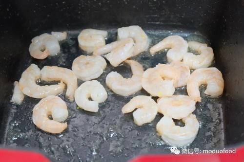  家里有老人和孩子，年夜饭推荐这道菜，做法简单营养好，清爽鲜嫩