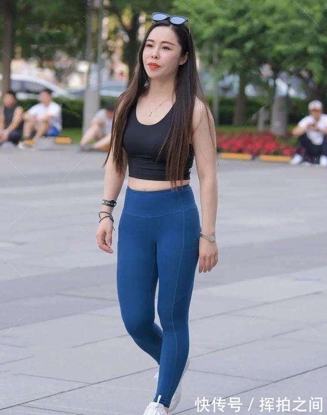 搭配|打底裤的搭配尽显时尚魅力,搭配美如画,女神风格更突出