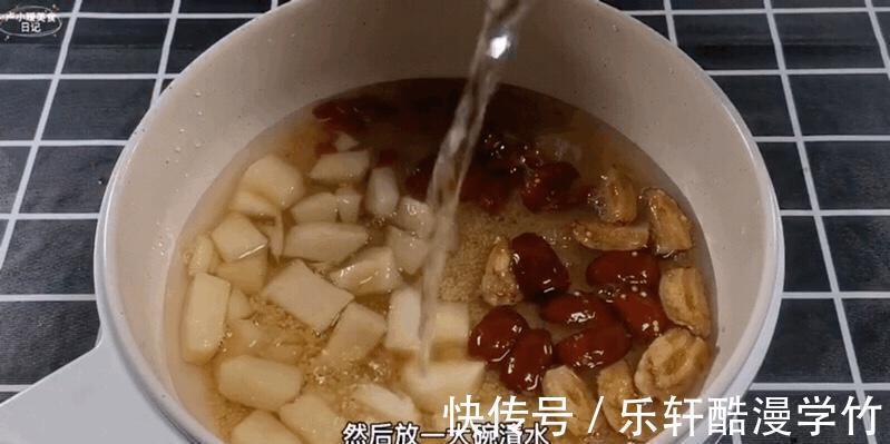 苹果|早餐做点小米粥，加点大枣和苹果，酸甜可口很好吃