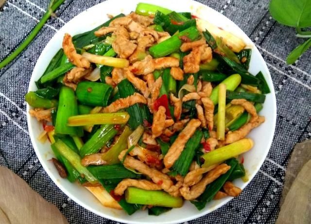 冬天碰到这菜我必买一大捆，鲜香下饭，还能杀菌防流感，要多吃