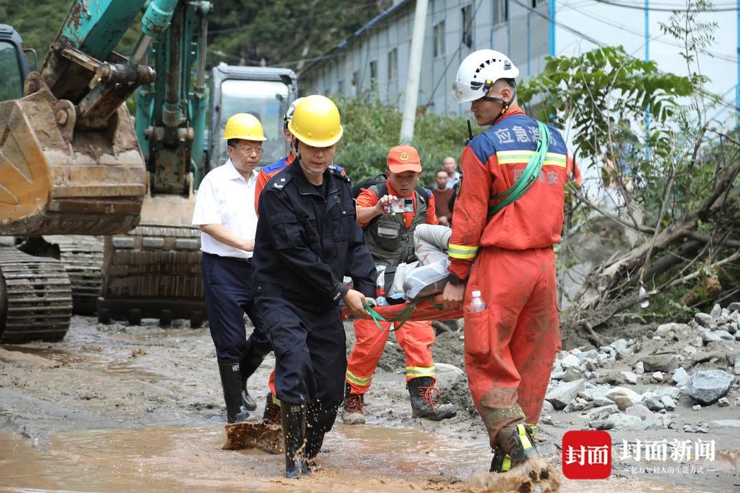 抢险|四川雅安天全泥石流致人员失联 当地警方出动千余人次紧急抢险救援