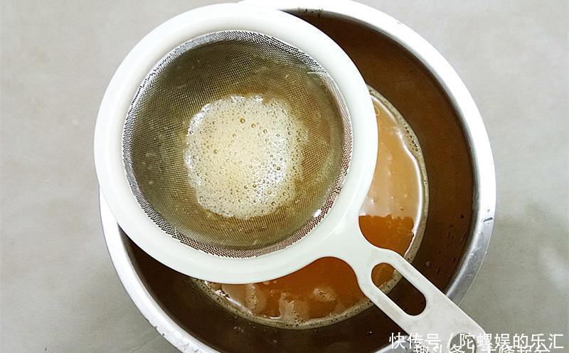 几个鸡蛋一勺碱,教你做东北街头特色小吃——孜然实蛋