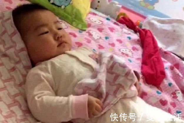 绿豆枕|宝宝睡觉时发生这3种行为,父母要注意了:娃想要睡枕头了!