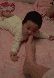 |搞笑GIF：在街头碰到一个妹子，本想上去搭讪，一回头吓我一哆嗦