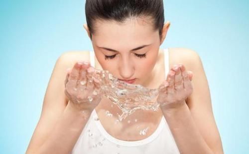 皮肤|女人敷完面膜后洗还是不洗?很多人都做错了,难怪皮肤总不好
